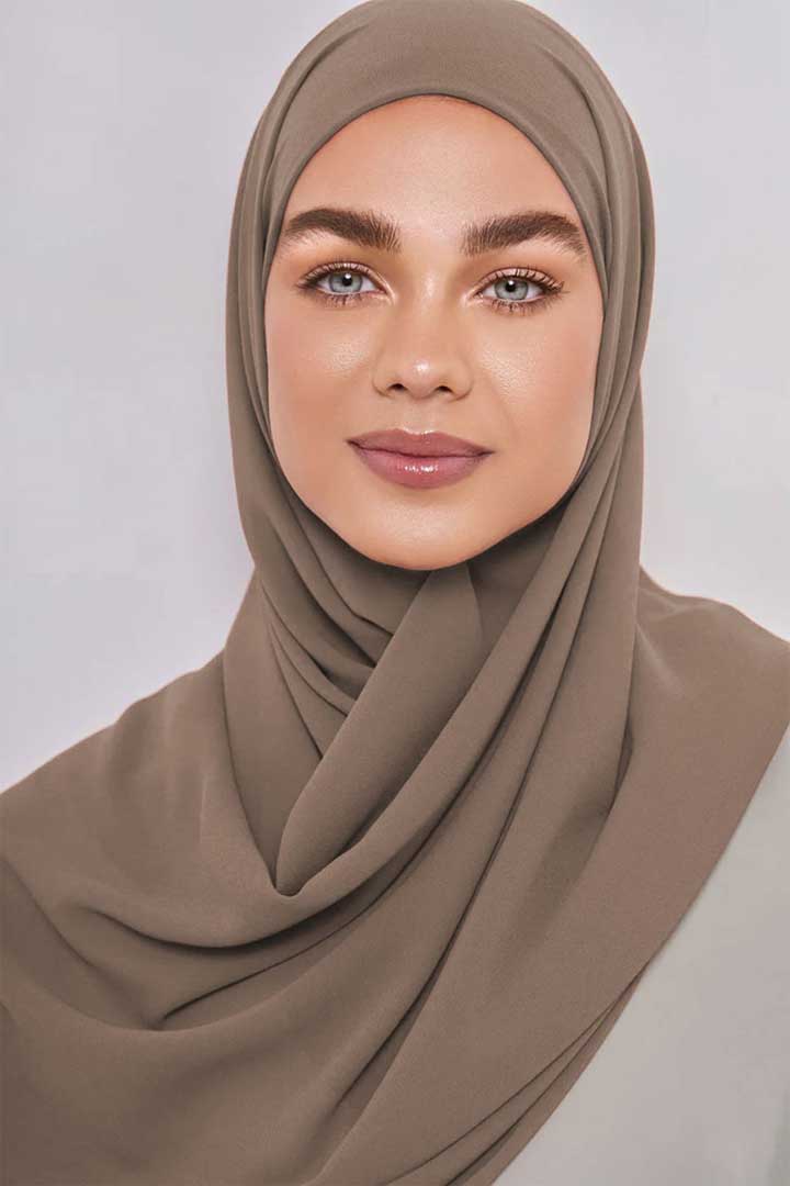 Premium Chiffon Hijab - Chocolate - Model