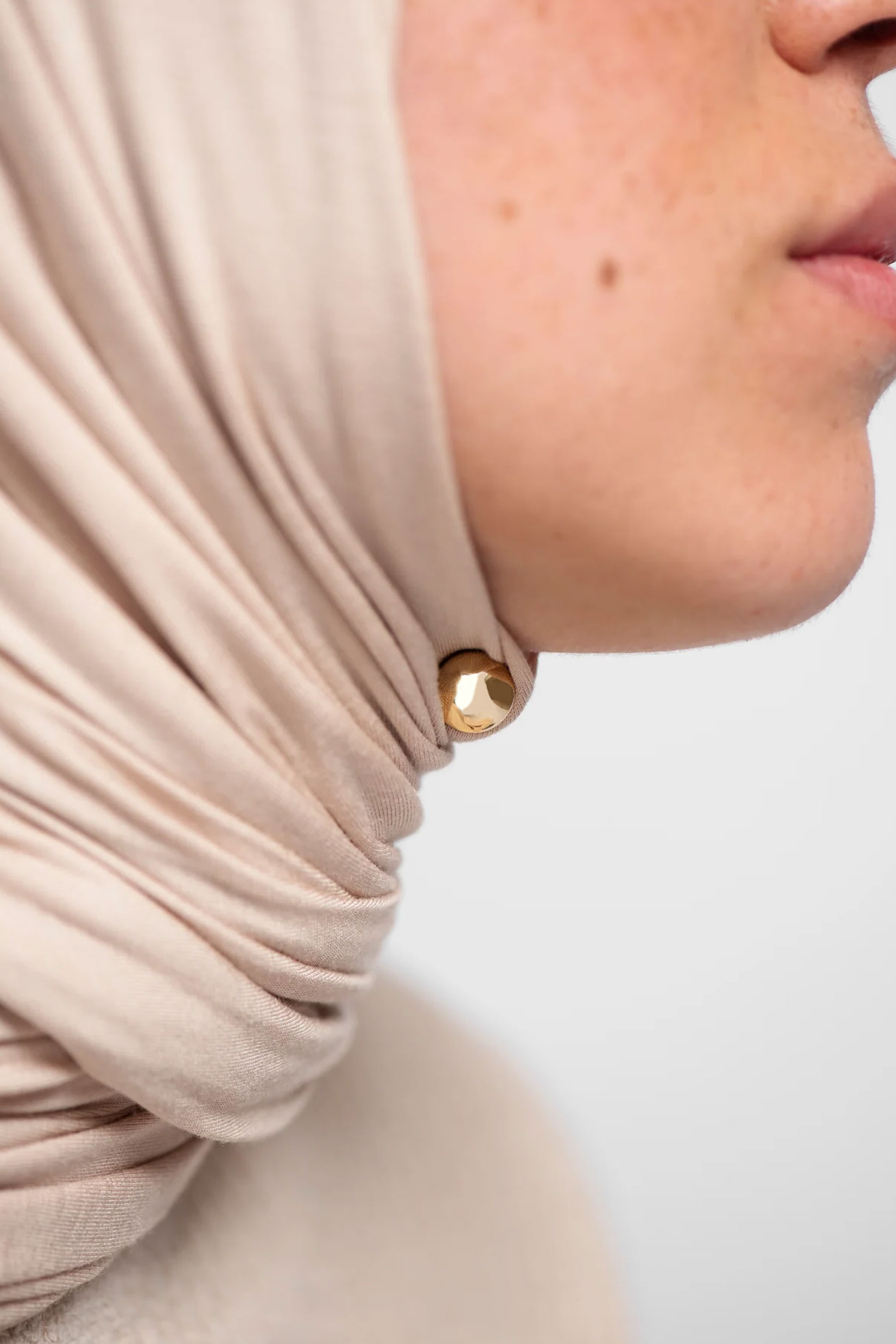 Model No-snag Hijab Magnets Gold