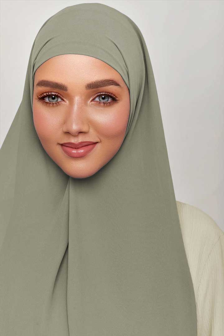 Premium Chiffon Hijab - Light taupe - Model
