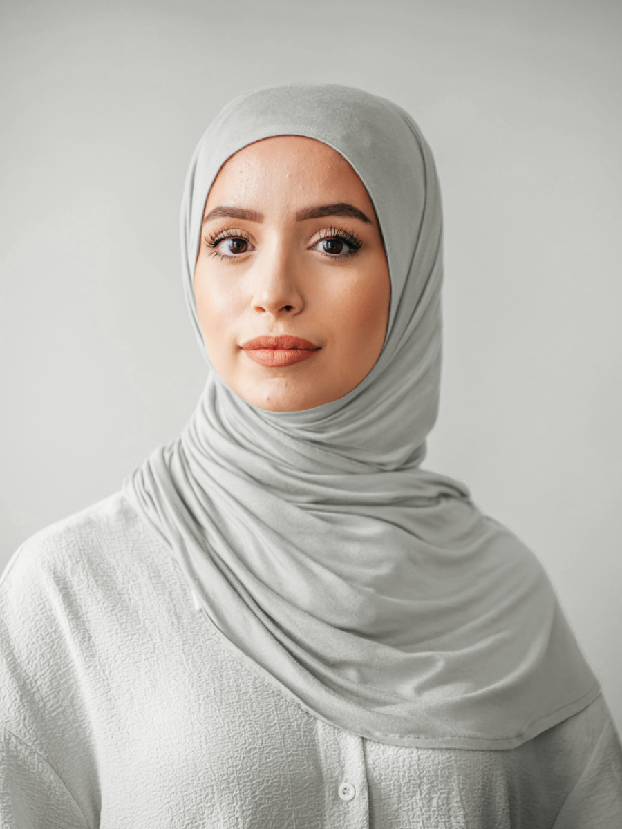 Bamboo Jersey Hijab - Silver Sand Model